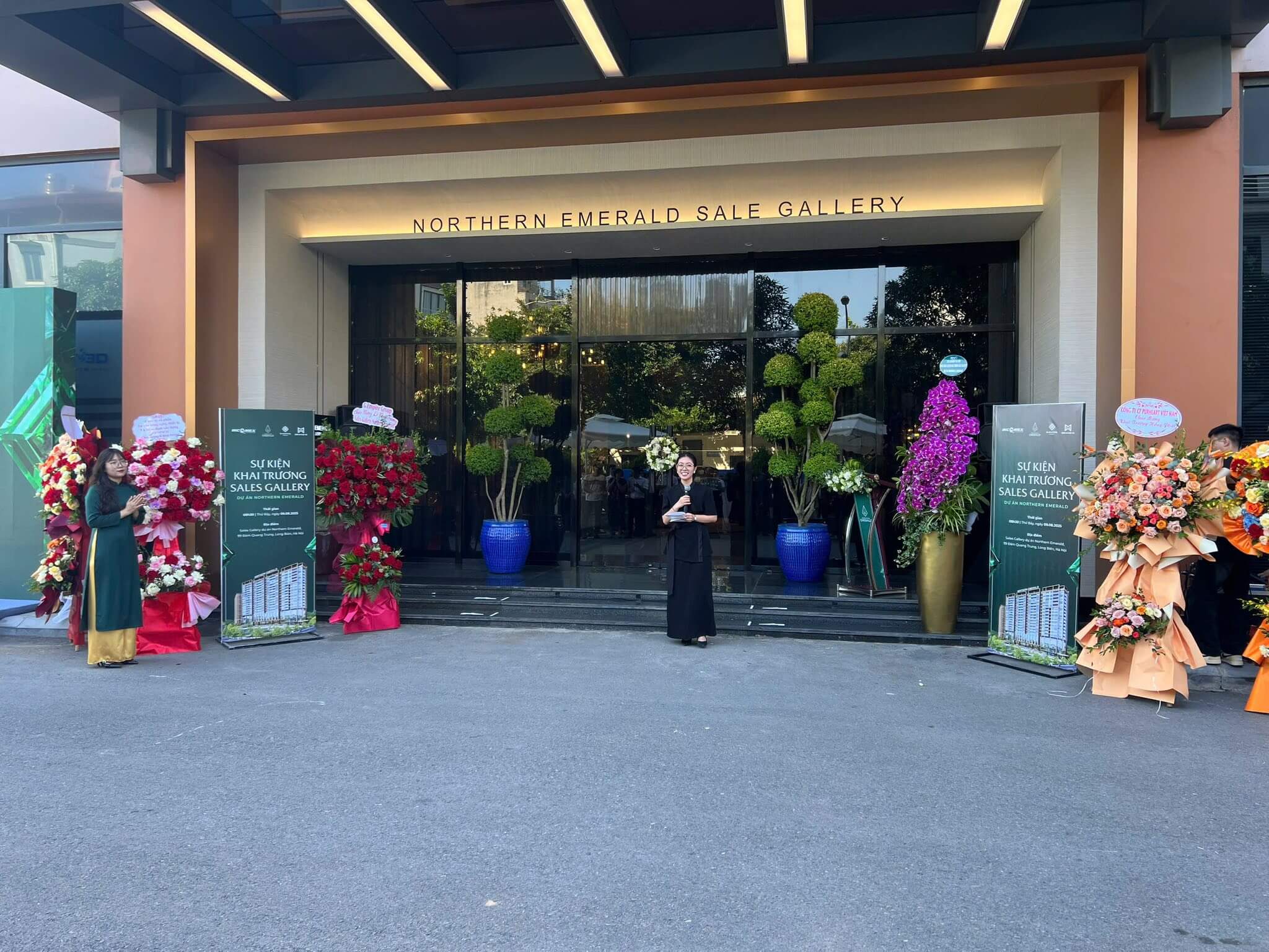 nhã mẫu northern emerald long biên